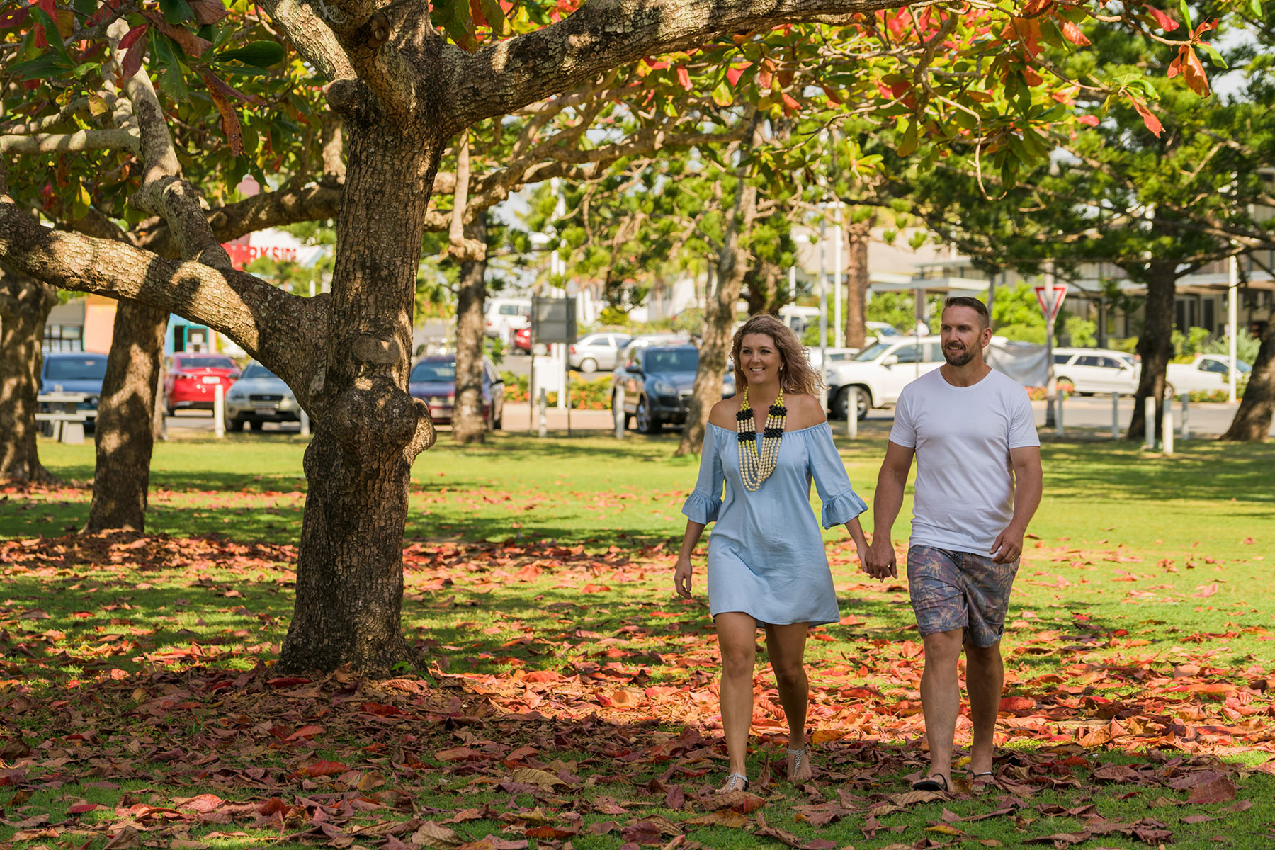 Couple walking through Bell Park | Emu Park
