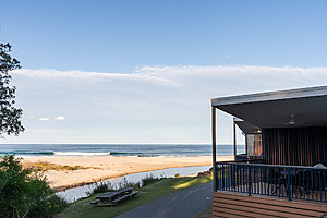 Beachfront premium cabins at Racecourse Beach | Tasman Holiday Parks