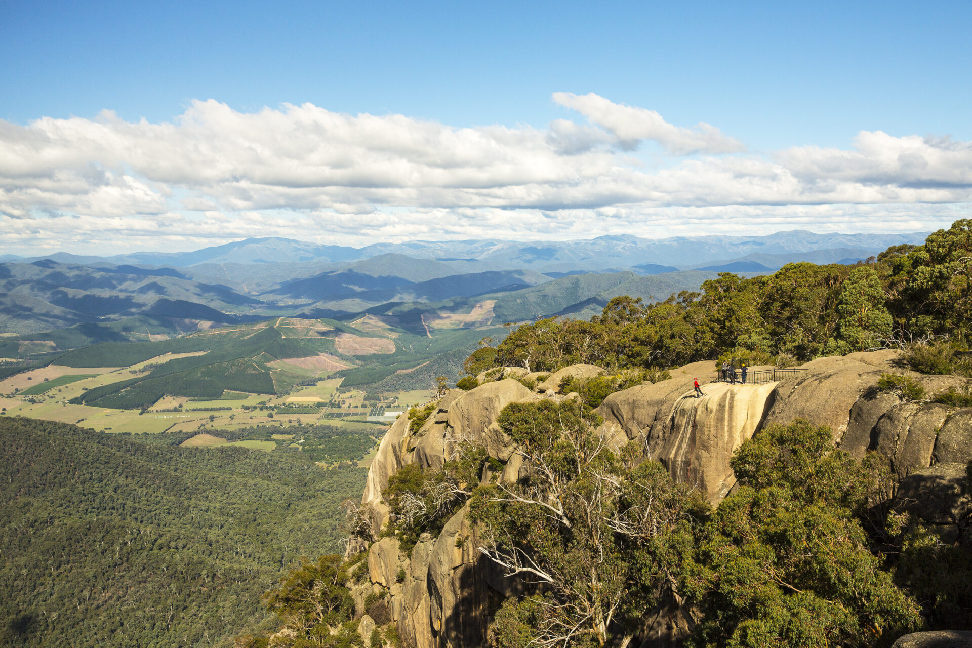 Echo Point Lookout in Mount Buffalo National Park | Tasman Holiday Parks South Bright