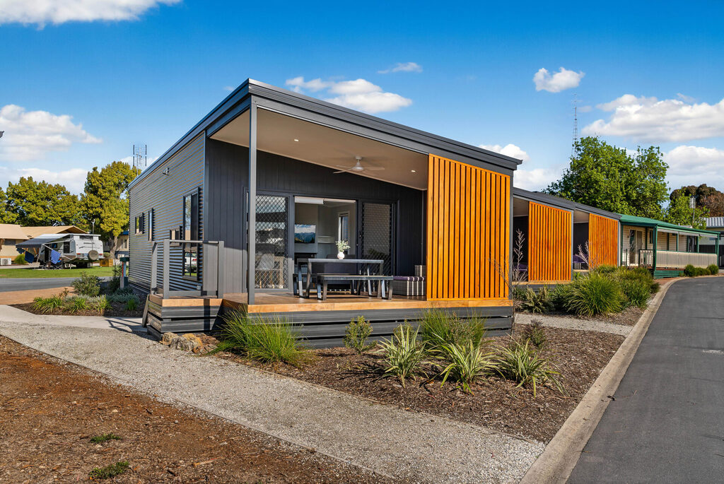 Exterior of Platinum 3 bedroom cabin | Tasman Holiday Parks Bendigo