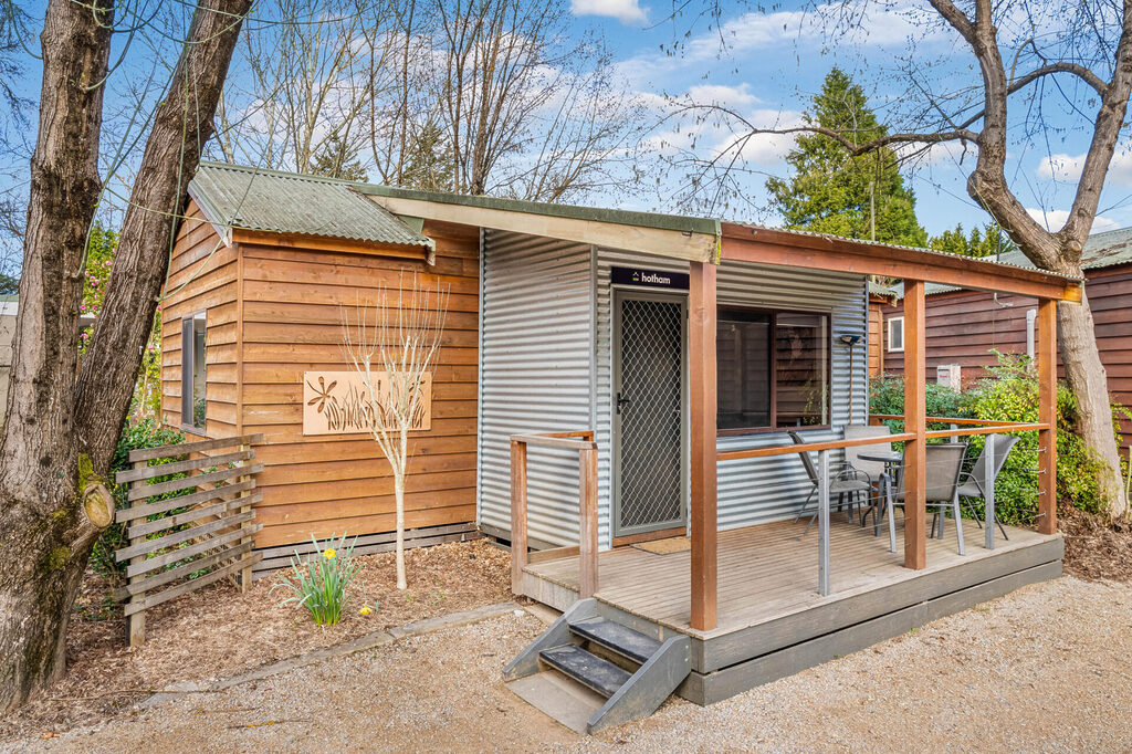 Hotham 2 bedroom cabin exterior | Tasman Holiday Parks Bright