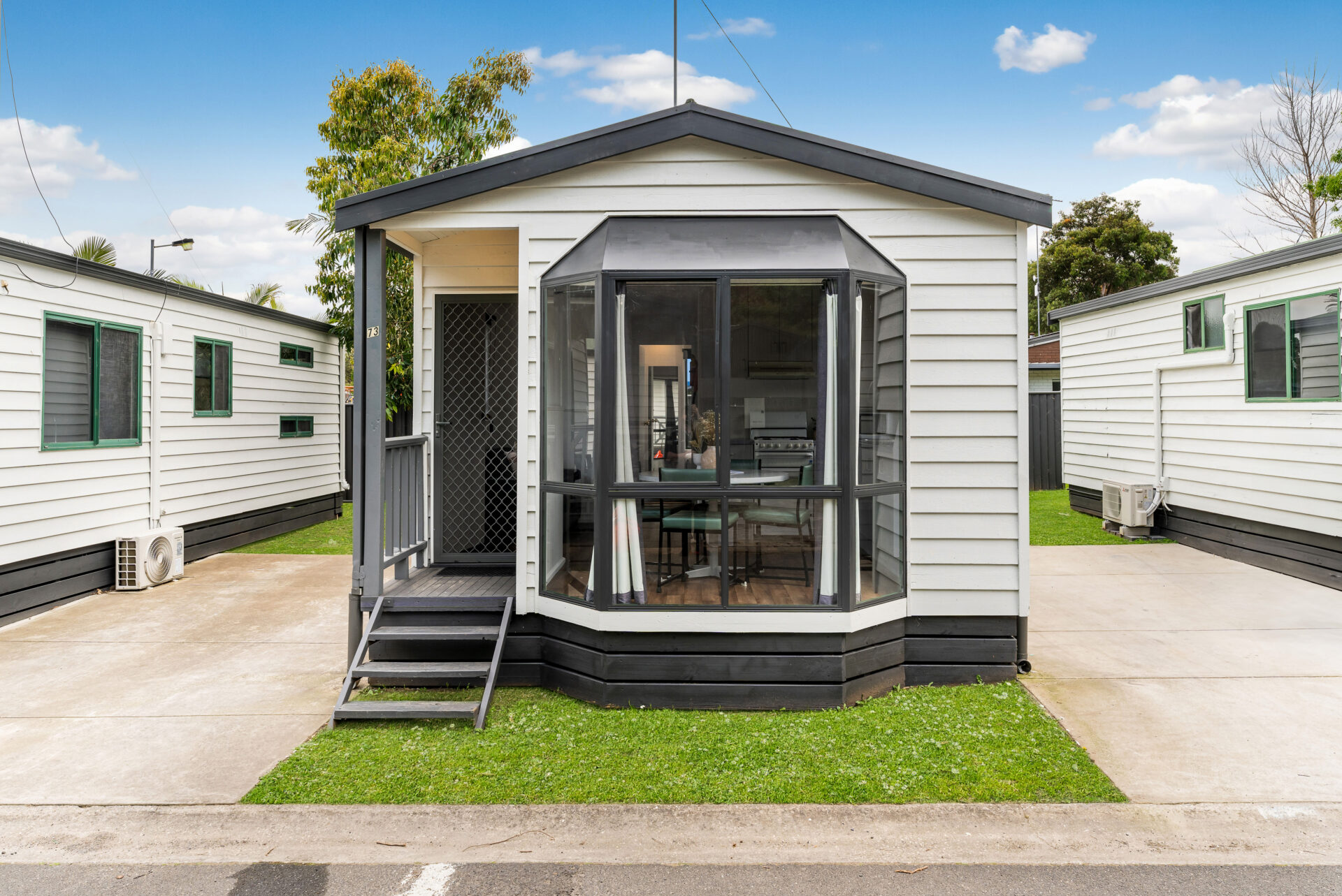 Exterior of 2 bedroom budget cabin | Tasman Holiday Parks Geelong