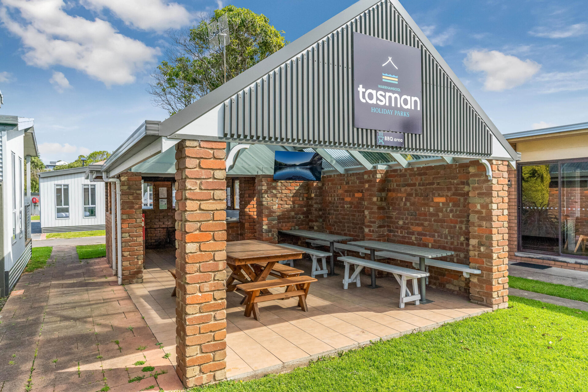 Warrnambool Outdoor BBQ Area | Tasman Holiday Parks