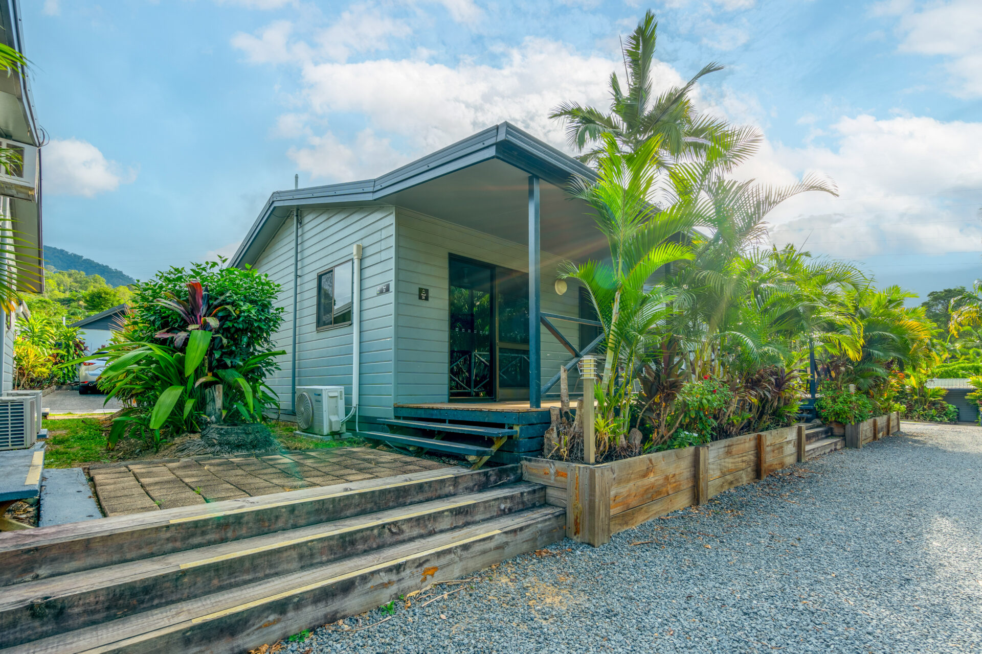 THP_CAIRNSCOOLWATERS_Stock_REEFCabin30 - DSC08469-HDR