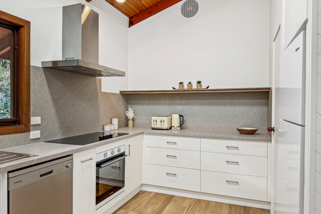 Mountbatten Lodge - Kitchen