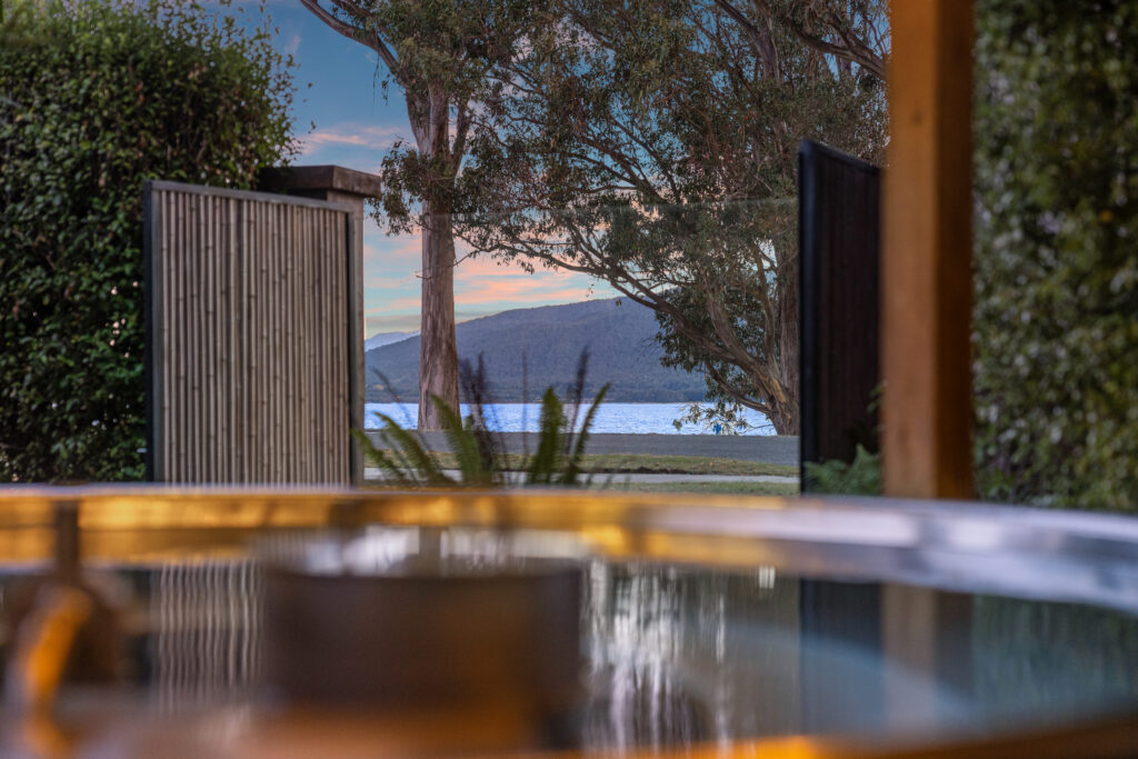 Hot Tub overlooking lake Te Anau | Tasman Holiday Parks Te Anau