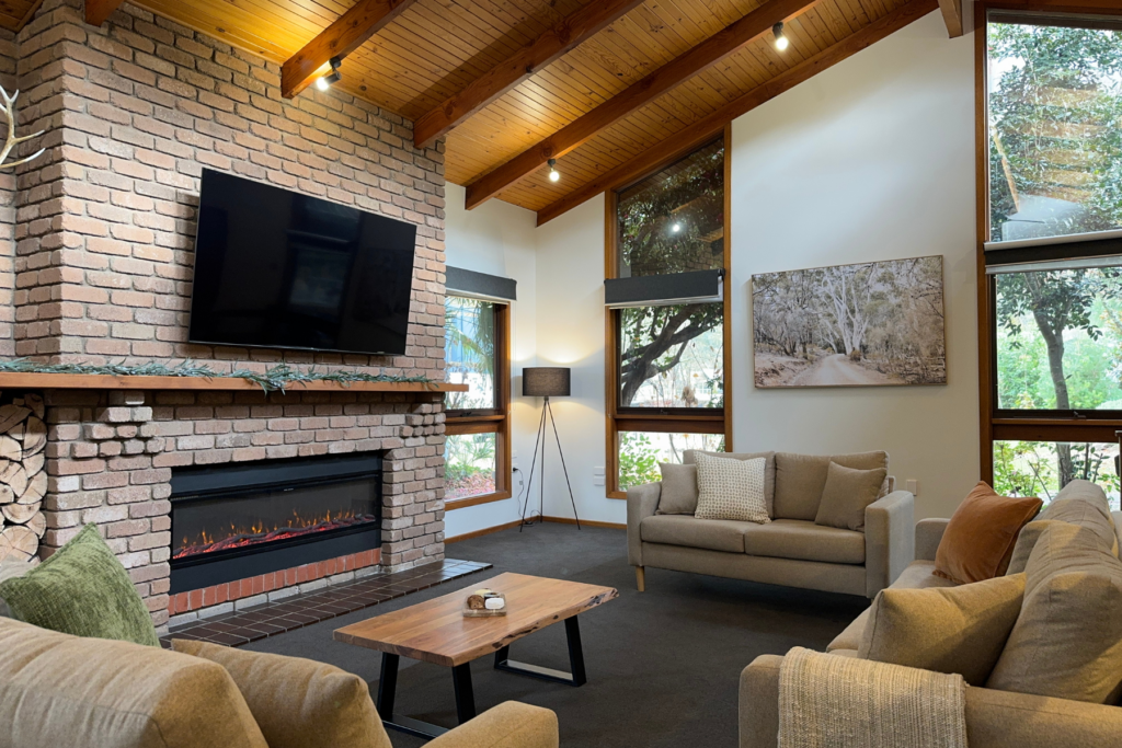 Mountbatten Lodge - Living Room