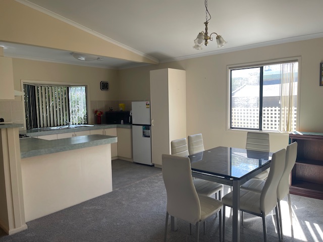 Kitchen dining IMG_3692 (1)
