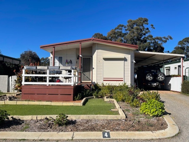 Front house thumbnail_IMG_4487